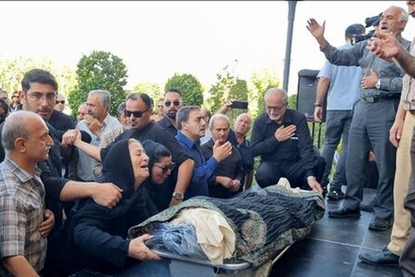 رضا سوخته‌سرایی تشییع شد و خیلی‌ها نیامدند!/ برزگر: اگر جامعه ما پیشرفته بود، سوخته‌سرایی می‌توانست رکورد مدوید را هم بشکند