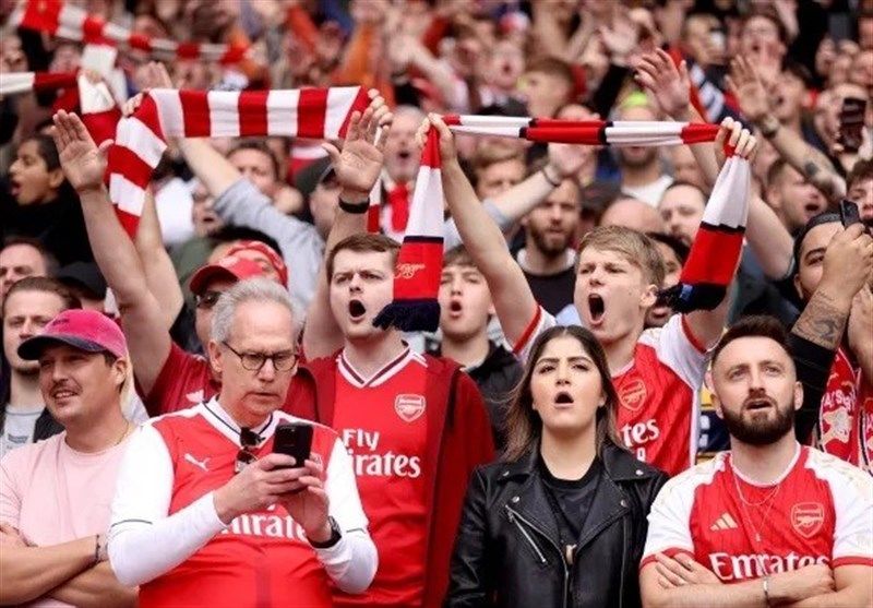 خشم آرسنالی‌ها از بادبادک هوا کردن بازیکنان فولام! 
