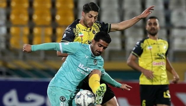 سپاهان فرصت صدرنشینی را از دست داد/ فولاد هفته به هفته بالاتر می‌آید/ احسان محروقی گل کاشت