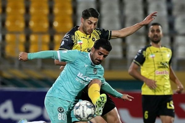 سپاهان فرصت صدرنشینی را از دست داد/ فولاد هفته به هفته بالاتر می‌آید/ احسان محروقی گل کاشت