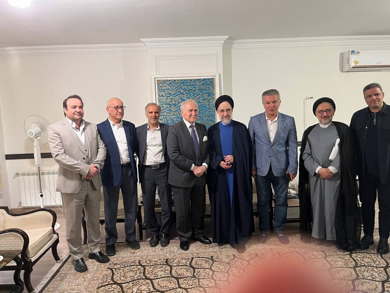 دیدار چهره‌های فوتبالی با خاتمی؛ اسطوره پرسپولیس با کروات کنار رئیس‌جمهور سابق / تصاویر