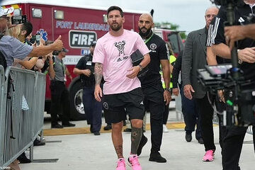 محرومیت بادیگارد مسی پس از حرکت منشوری