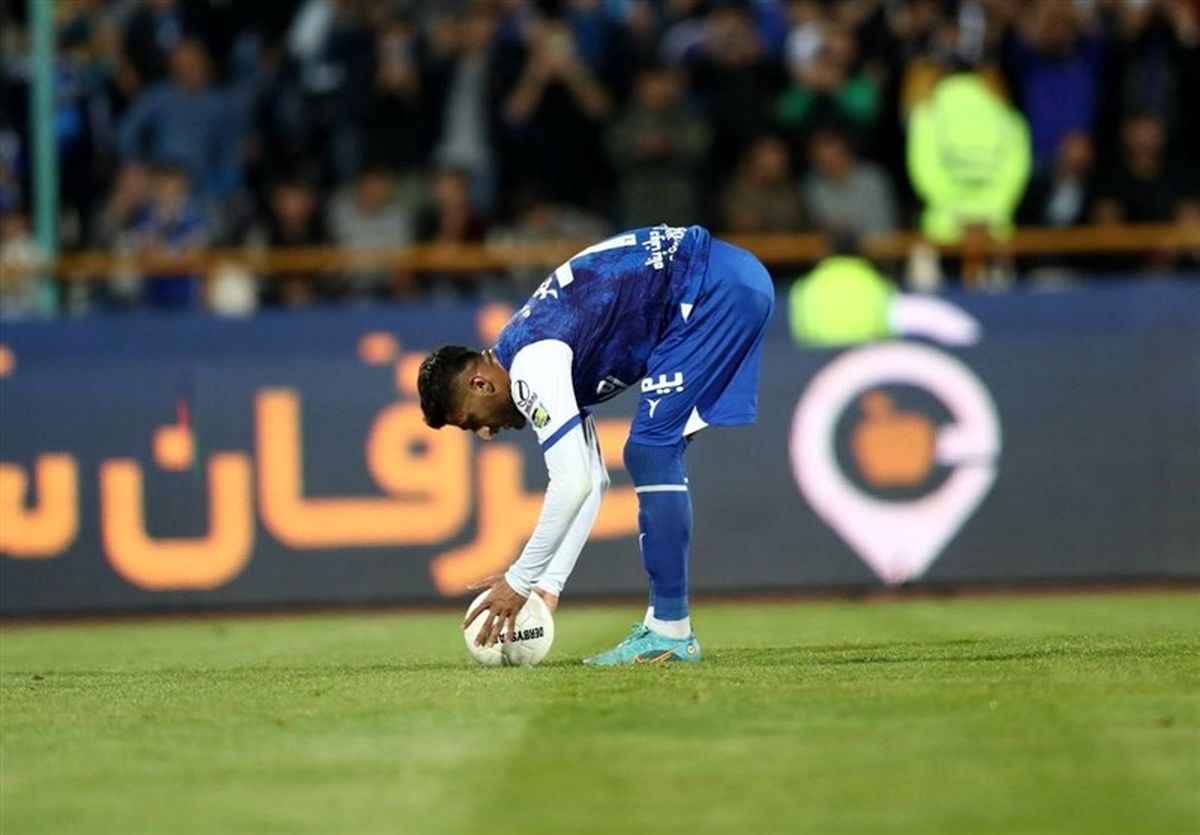 درخواست استقلال از فیفا برای پرداخت مطالبات سانتاکلارا/ مشکل مجوز حرفه‌ای حل می‌شود؟
