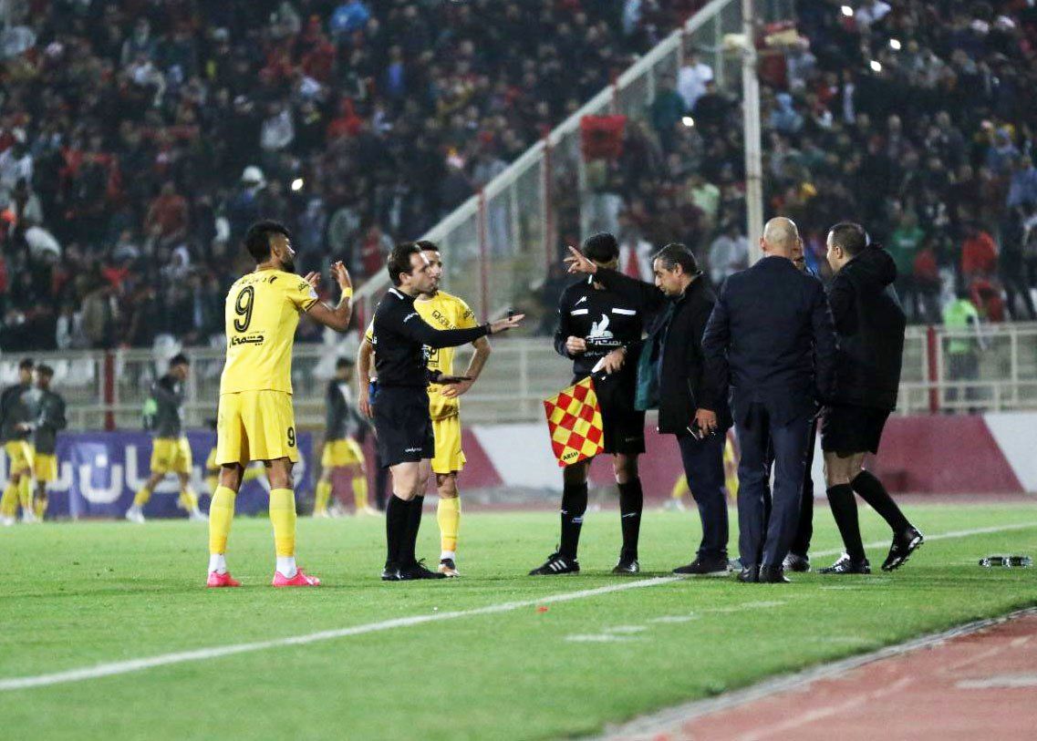 منوی درخواستی سپاهان برای داور بازی مقابل تراکتور!