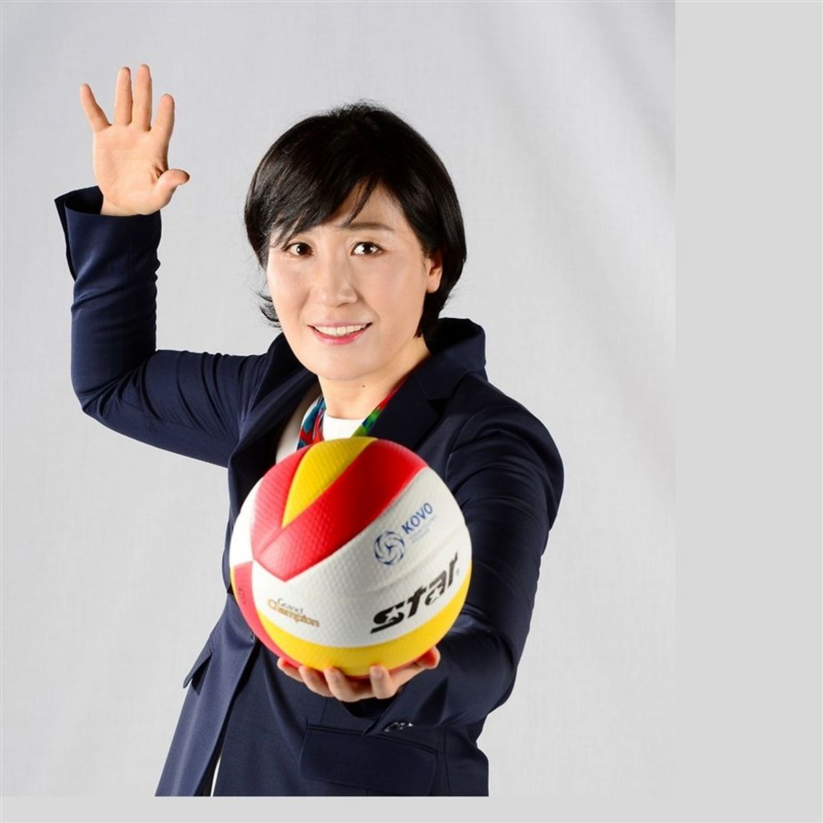 سرمربی کره ای تیم ملی زنان وارد تهران شد/ عکس 