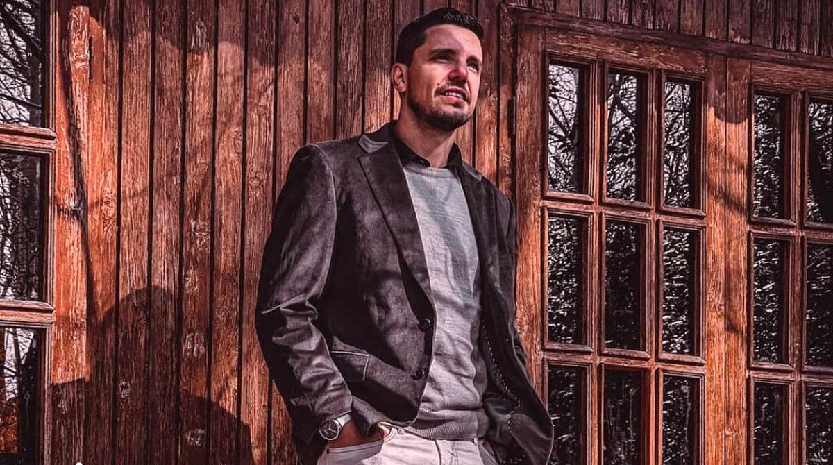 ستاره استقلال در برزیل بساز بفروش شد!