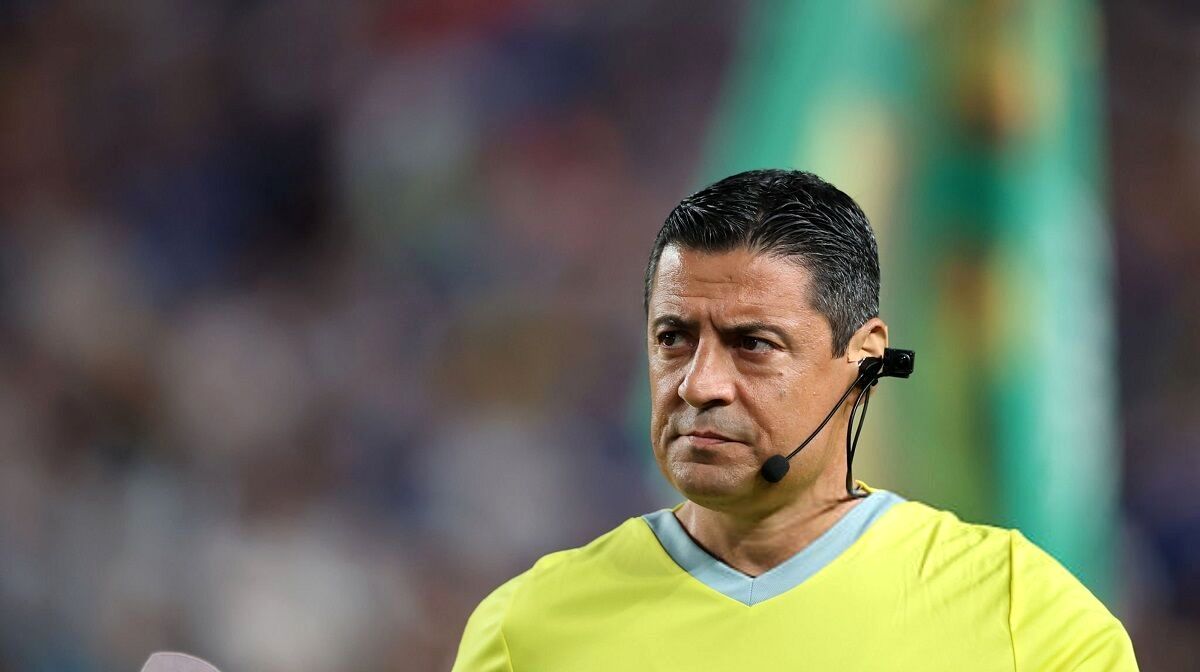 علیرضا فغانی به حواشی لمس داور زن واکنش نشان داد؛ اخراج محمد محبی به دلیل خطا بود؟