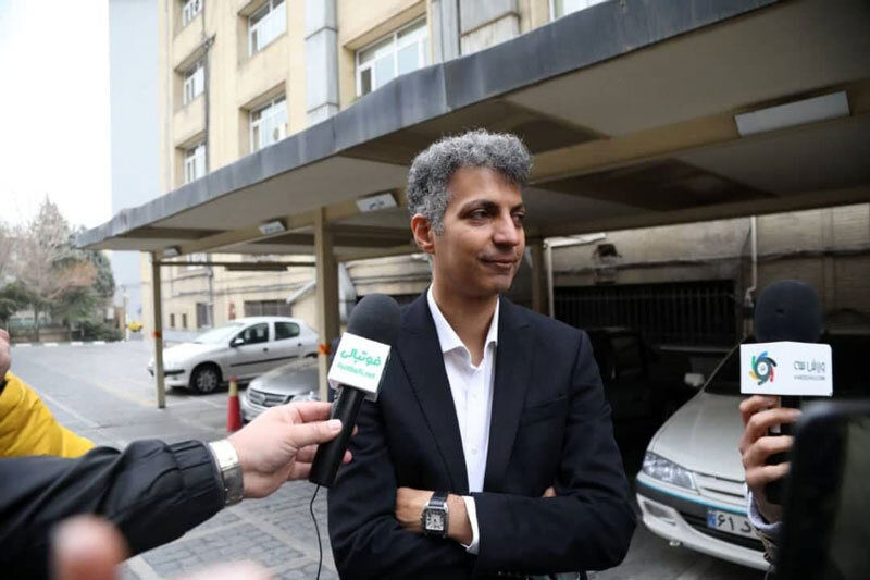 بازگشت عادل فردوسی‌پور به صداوسیما پس از چند سال و حضور چند ساعتی در محل کار سابقش