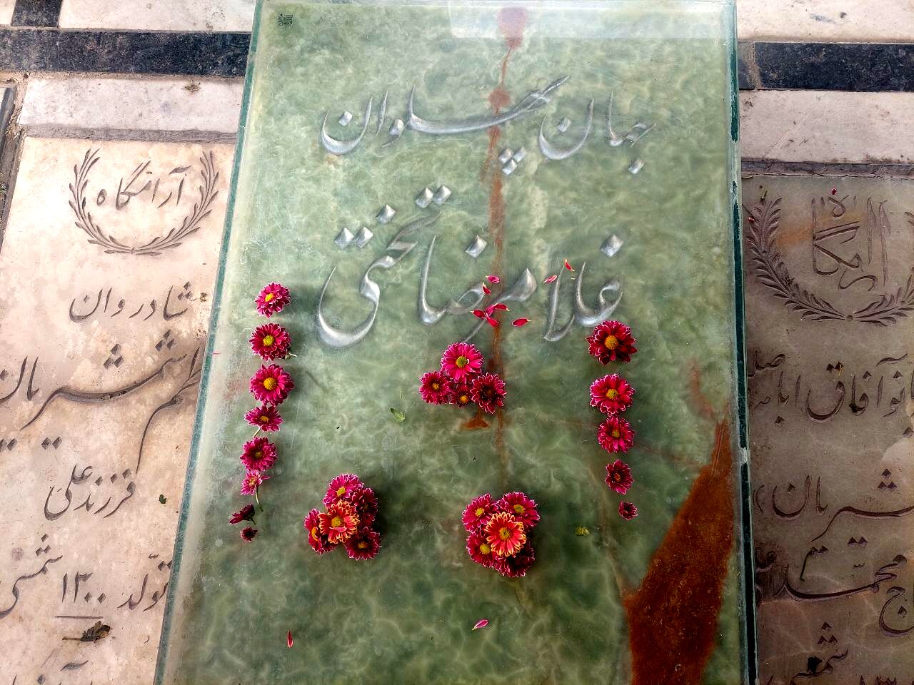 تصاویری از آرامگاه غریب جهان پهلوان تختی و دلنوشته یک هوادار