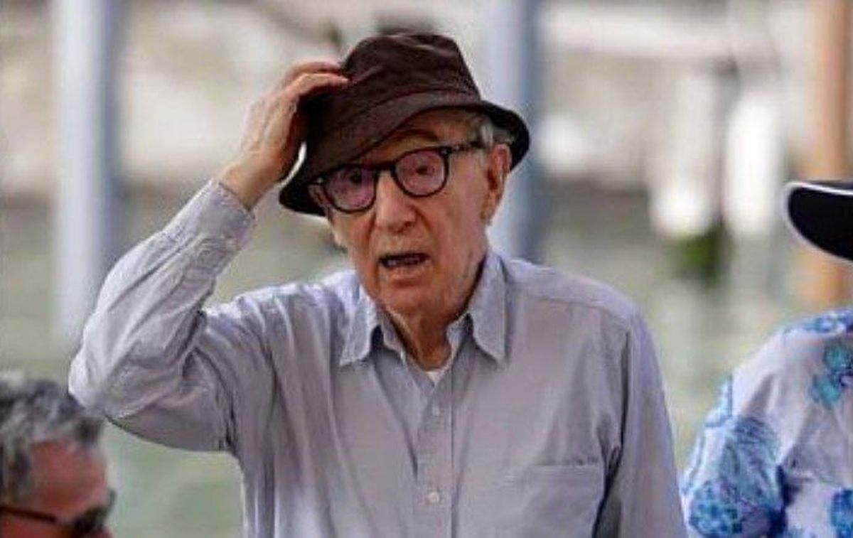 دفاع وودی آلن از رئیس فدراسیون فوتبال اسپانیا: تجاوز جنسی که نکرد، فقط یک بوسه زد