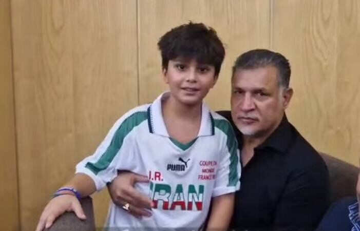 اتفاق زیبا در مراسم یادبود پدربزرگ/ برخورد جالب علی دایی با نوه داریوش مصطفوی