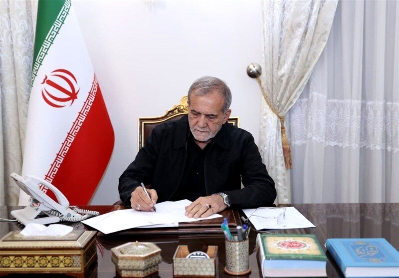 پزشکیان قهرمانی تیم ملی کشتی فرنگی را تبریک گفت