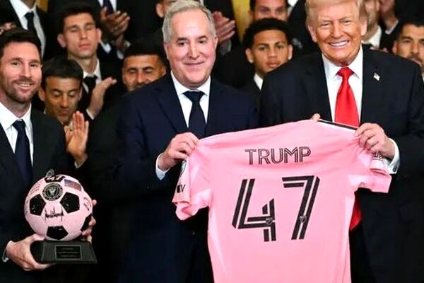 ببینید/ پاره کردن پیراهن لیونل مسی در برنامه تلویزیون