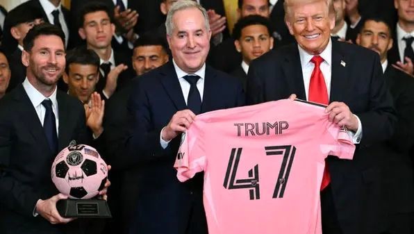 ببینید/ پاره کردن پیراهن لیونل مسی در برنامه تلویزیون