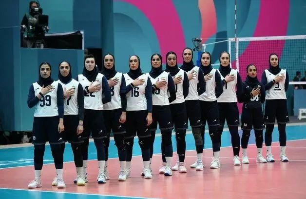 زنان والیبالیست ایران در ریاض به یاد صابر/ عکس 