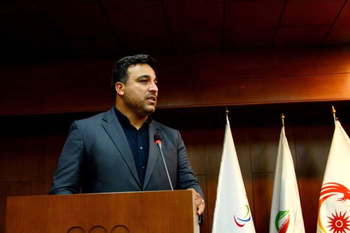 احسان حدادی: دوتابعیتی نیستم
