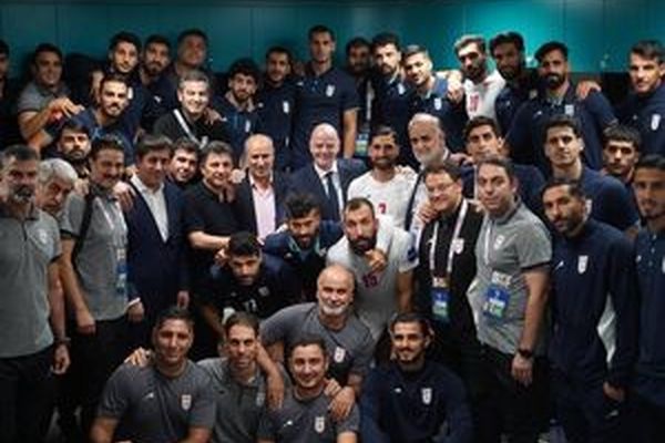 اهدای پیراهن تیم ملی ایران به اینفانتینو/ عکس 