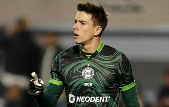 دروازه‌بان سابق فلامینگو، خرید جدید نساجی