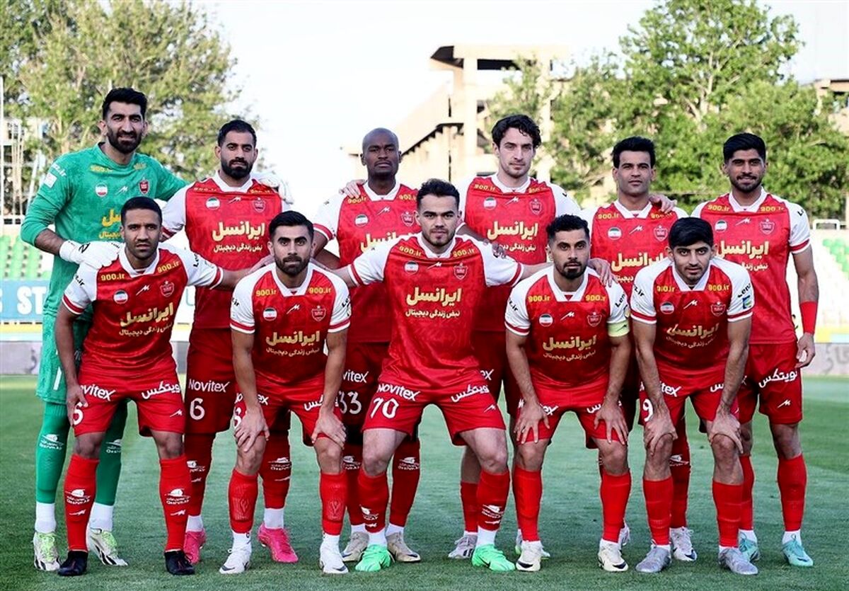 ادای احترام بازیکنان پرسپولیس به شهدای خدمت 