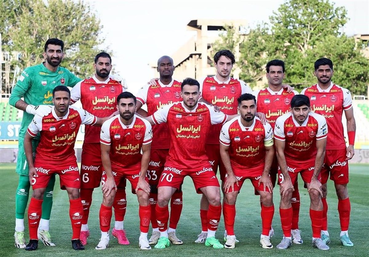 ادای احترام بازیکنان پرسپولیس به شهدای خدمت 