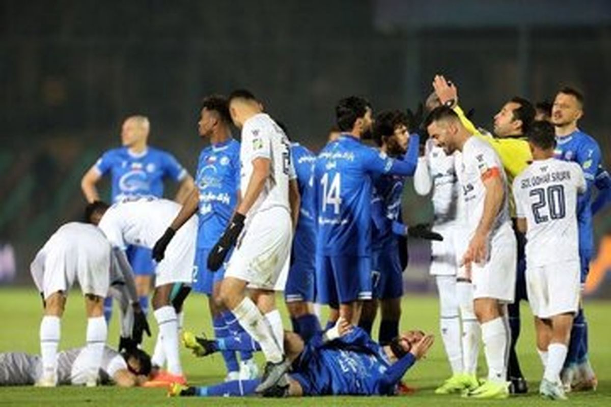 داور بازی استقلال - ملوان تا نیم فصل محروم می‌شود