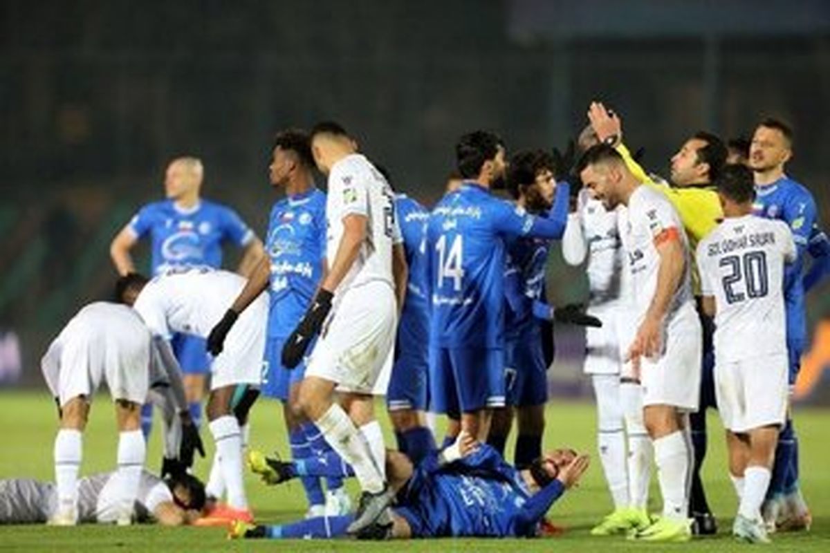 داور بازی استقلال - ملوان تا نیم فصل محروم می‌شود