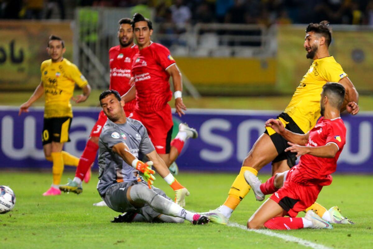 پوستر کنفدراسیون فوتبال آسیا برای سپاهان و تراکتور
