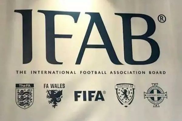 فوری: آفساید ونگر کنار گذاشته شد/ جلسه مهم برای تصویب قوانین تازه در فوتبال