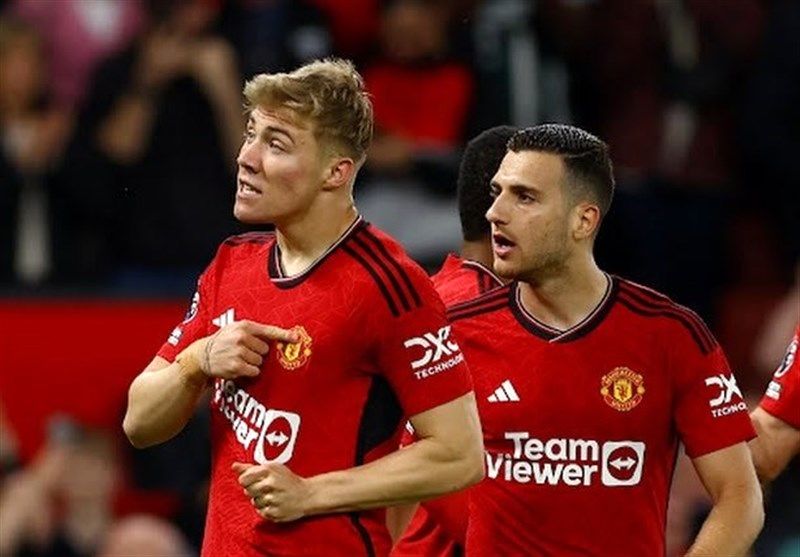 پیروزی منچستریونایتد و صعود چلسی به جمع ۶ تیم بالای جدول
