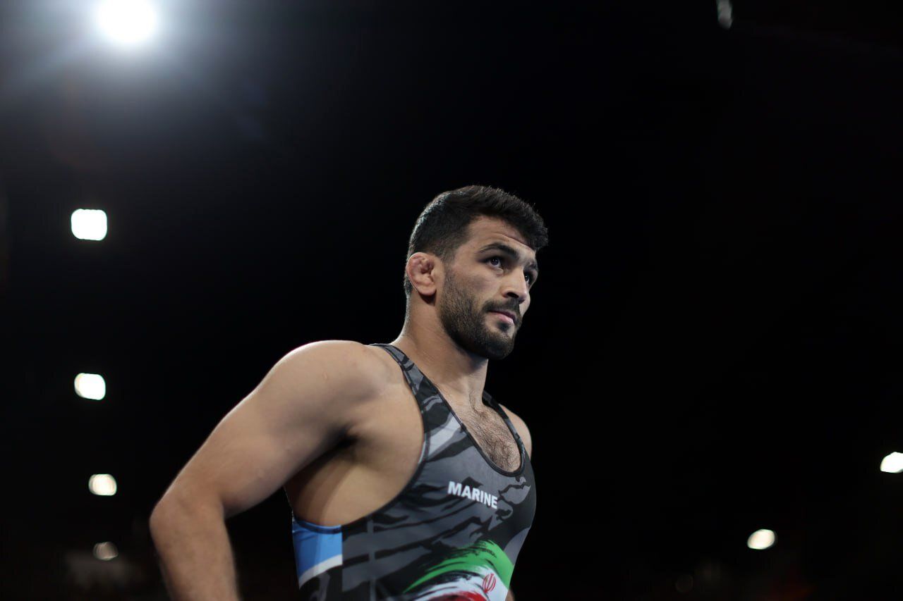 حسن یزدانی عکسی از همسرش در مراسم عروسی منتشر کرد 