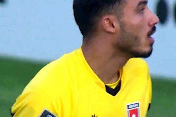 عجیب‌ترین پنالتی فوتبال آسیا زده شد