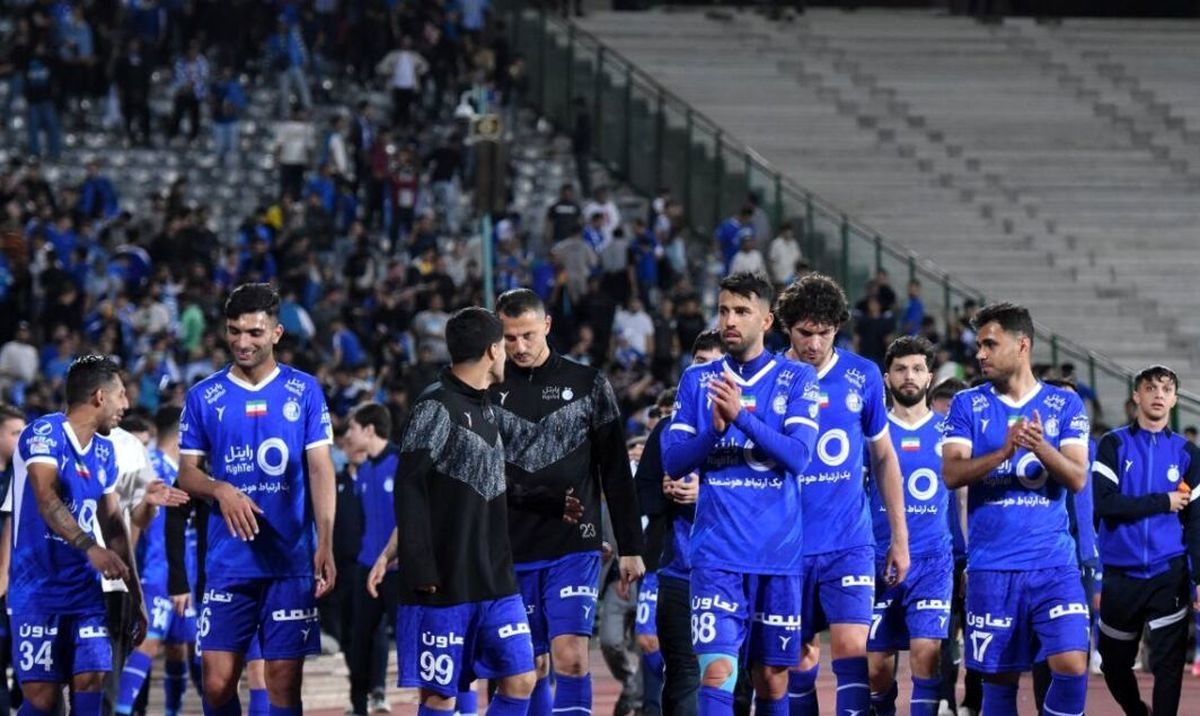 استایل لاکچری همسر روزبه چشمی و مهرداد محمدی در ورزشگاه آزادی/ عکس
