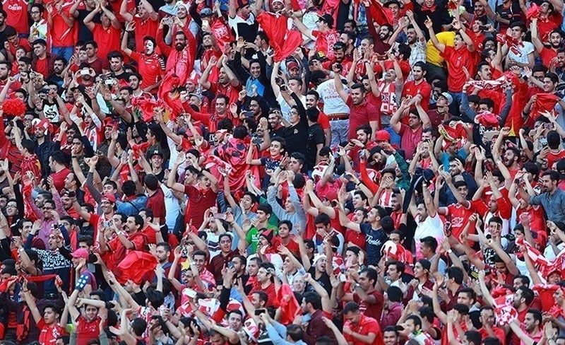 درگیری هواداران تراکتور با پرسپولیس بر روی سکوها