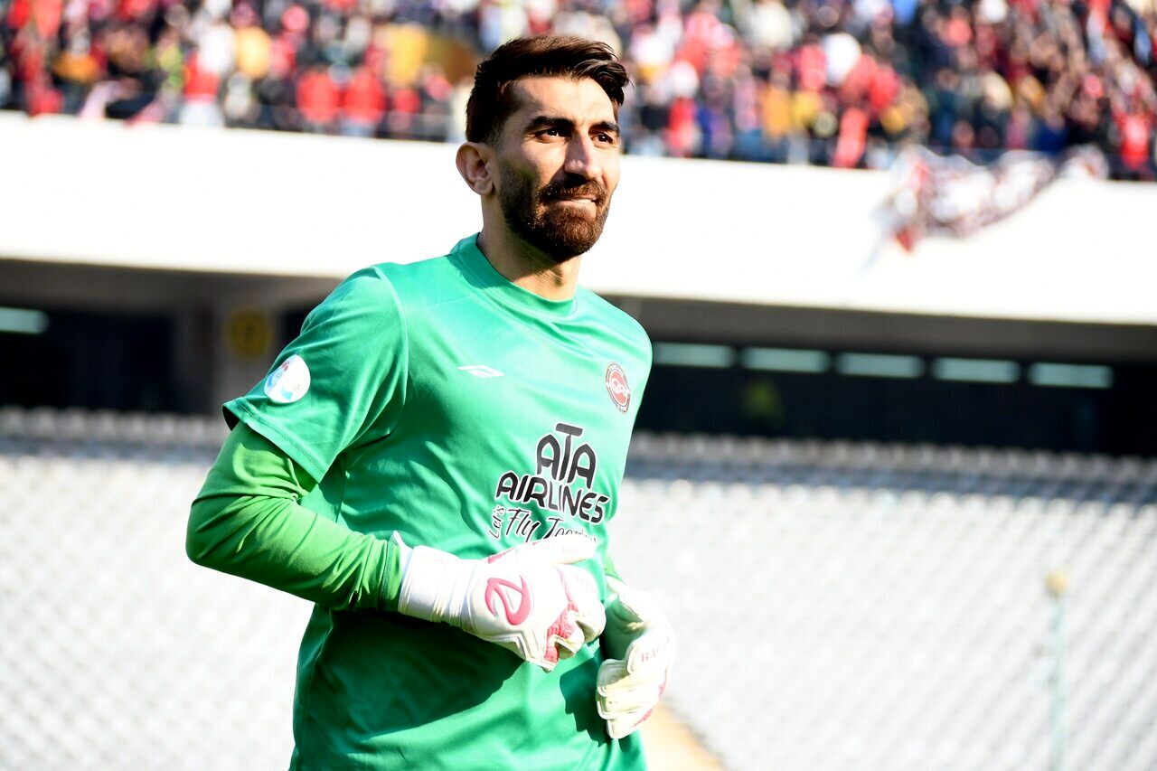 برخورد احساسی بیرانوند با کریم باقری/ بیرو یک لحظه فکر کرد پرسپولیسی است