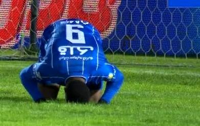 ستاره استقلال مدل یک مجله مد شد