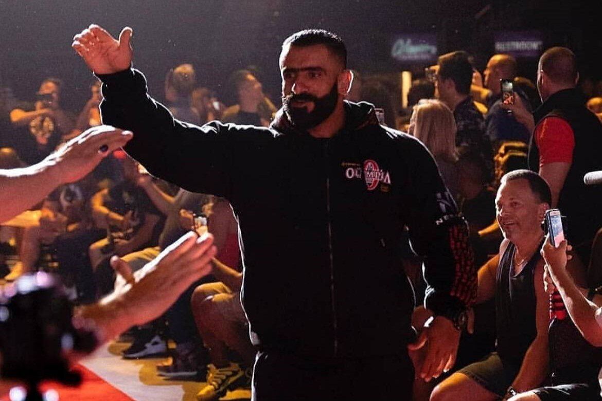 استایل جالب هادی چوپان با کلاهی متفاوت سر سفره هفت‌سین