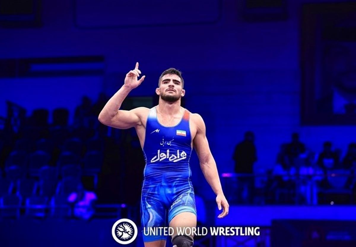 قلی‌زادگان و مومنی در فینال ۶۱ کیلو؛ عظیمی فینالیست شد