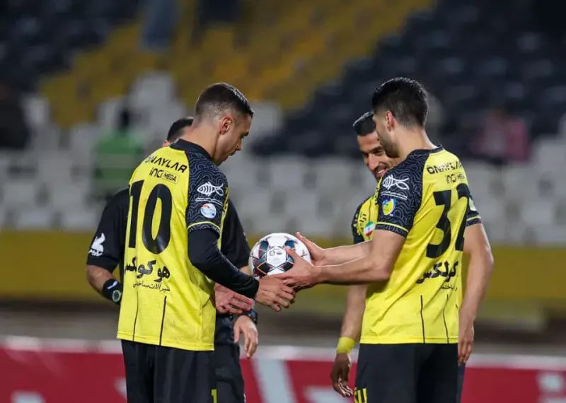 سپاهان دگرگون می‌شود: ستاره‌هایِ فروشی!