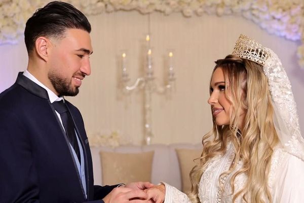 منیر الحدادی داماد شد/ ازدواج ستاره استقلال با مدل اسپانیایی/ آن ها از قبل یک دختر هم دارند/ تصاویر 