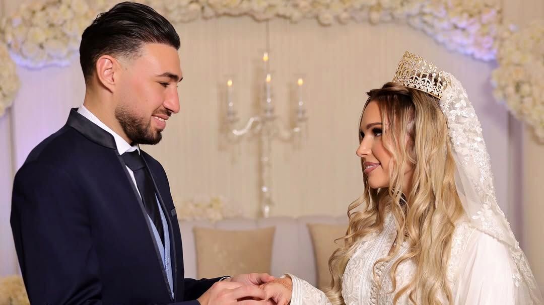 منیر الحدادی داماد شد/ ازدواج ستاره استقلال با مدل اسپانیایی/ آن ها از قبل یک دختر هم دارند/ تصاویر 