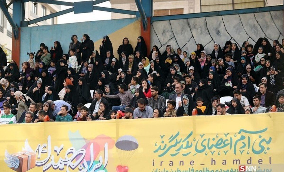 وقتی حضور زن و مرد کنار هم دیگر حرام نبود!/ ویدئو
