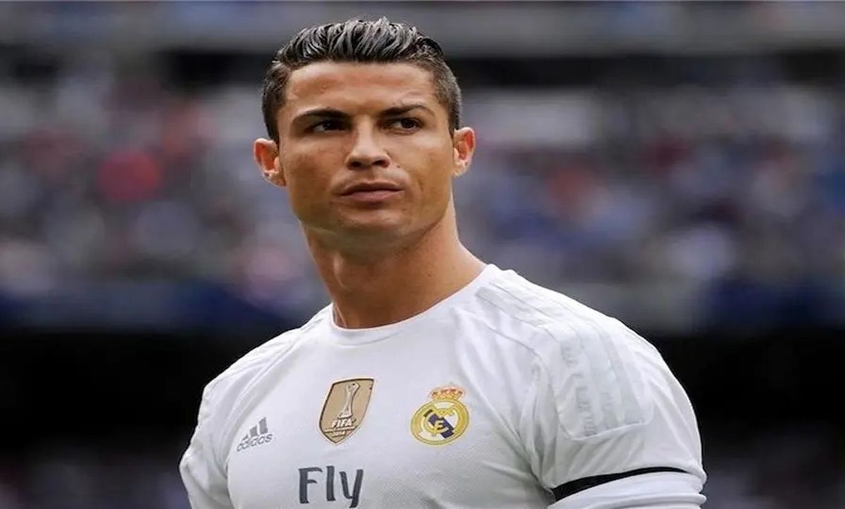 تبریک روز زن توسط رونالدو در آغوش خواهرانش/ عکس