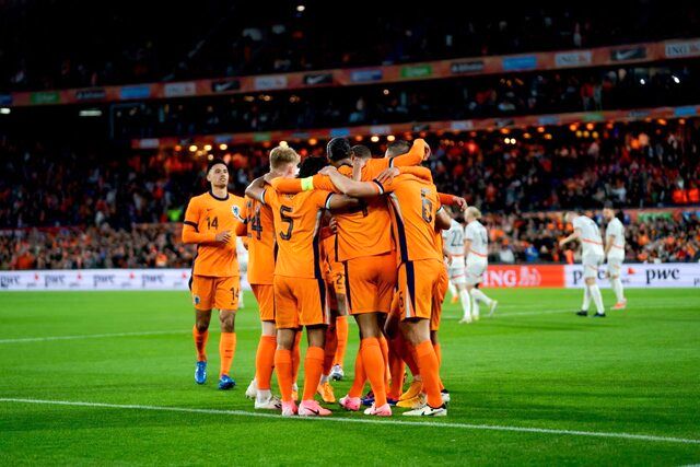 جشنواره گل لاله‌ها مقابل ایسلند/ پیروزی با تلفات لهستان قبل از آغاز یورو
