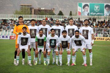 پوستر باشگاه خیبر با چهره کاپیتان پرسپولیس و برادرش