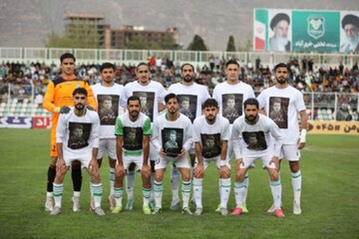 پوستر باشگاه خیبر با چهره کاپیتان پرسپولیس و برادرش