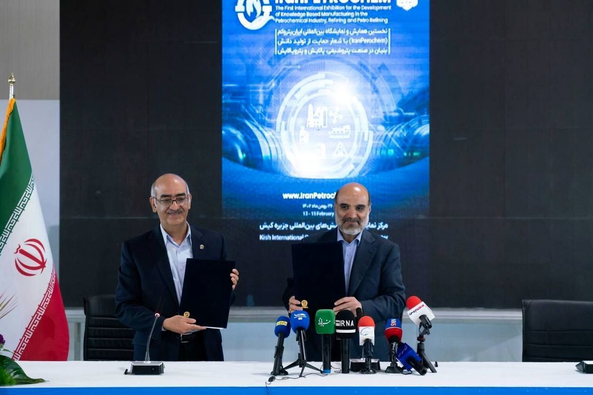 ​​​تفاهم‌نامه ارائه خدمات تأمین مالی زنجیره‌ای بانک تجارت در ایران پتروکم امضا شد/ علی عسکری: بانک تجارت، بیشترین حمایت مالی را از صنعت پتروشیمی داشته است

