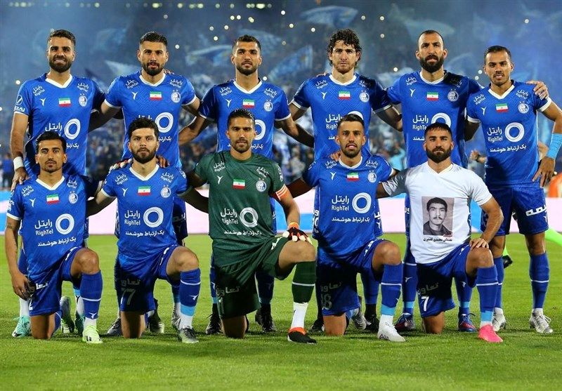 ادای احترام اعضای تیم استقلال به شهدای خدمت