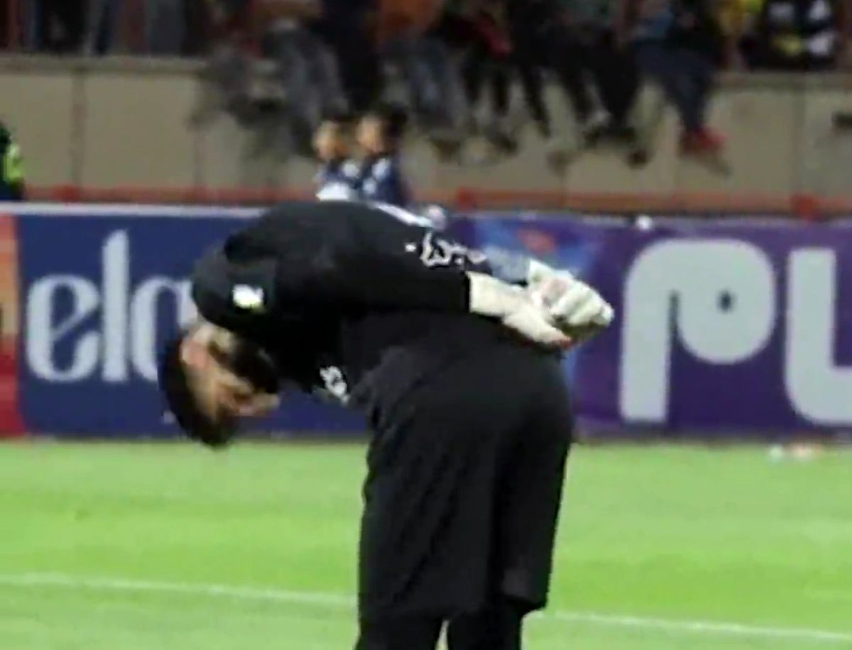 فحاشی قزوینی تماشاگران به بیرانوند/ واکنش علیرضا را ببینید 