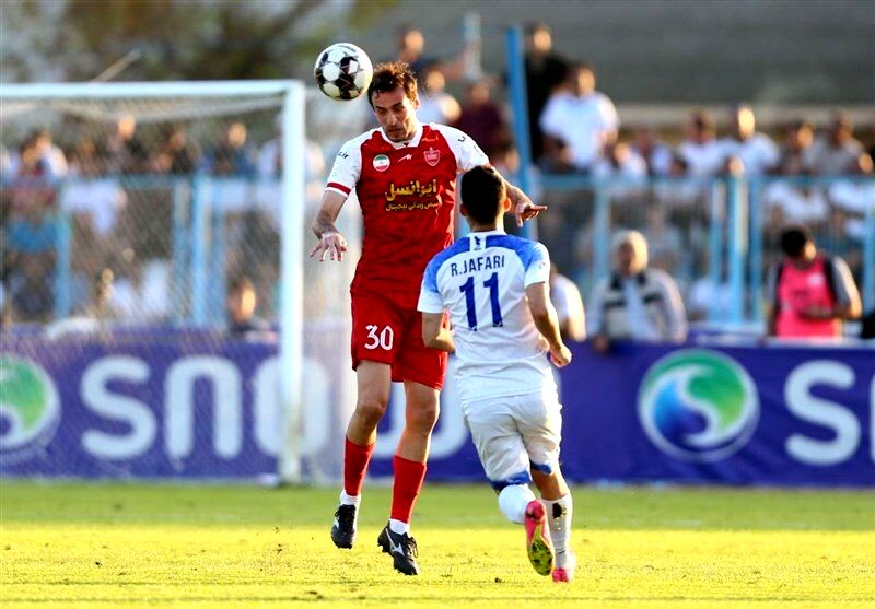 ادامه تعقیب و گریز استقلال و پرسپولیس در مسیر اراک - تهران
