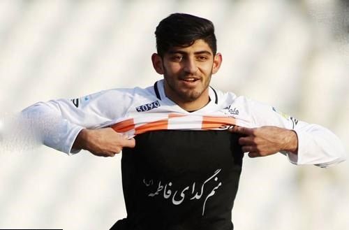 ببینید/ فیلم عروسی کاملا متفاوت مهدی ترابی/ از نصب بنر حاج قاسم سلیمانی تا خواندن شعر حماسی در وصف سردار